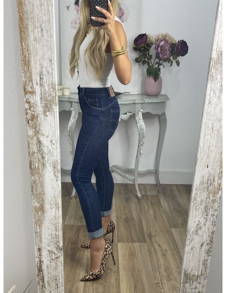 Jeans denim oscuro etiqueta roja