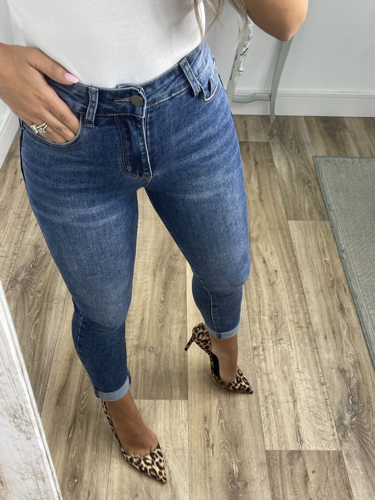 Jeans denim claro etiqueta roja