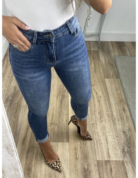 Jeans denim claro etiqueta roja