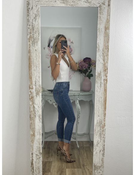 Jeans denim claro etiqueta roja