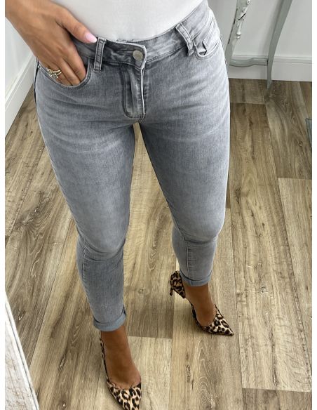 Jeans gris etiqueta roja