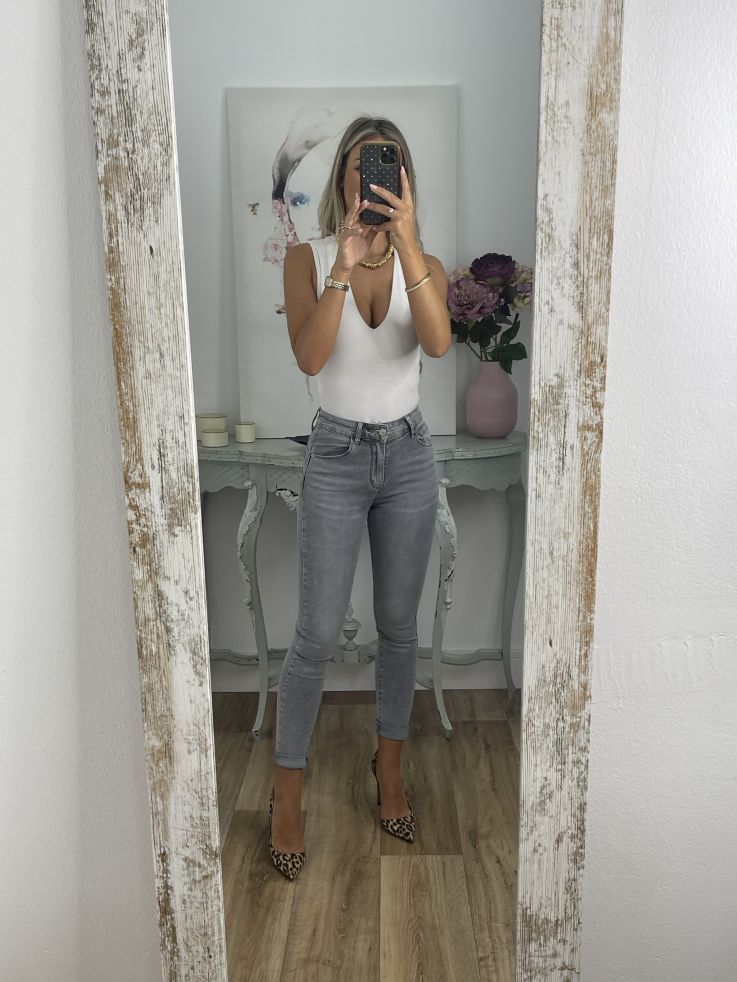 Jeans gris etiqueta roja