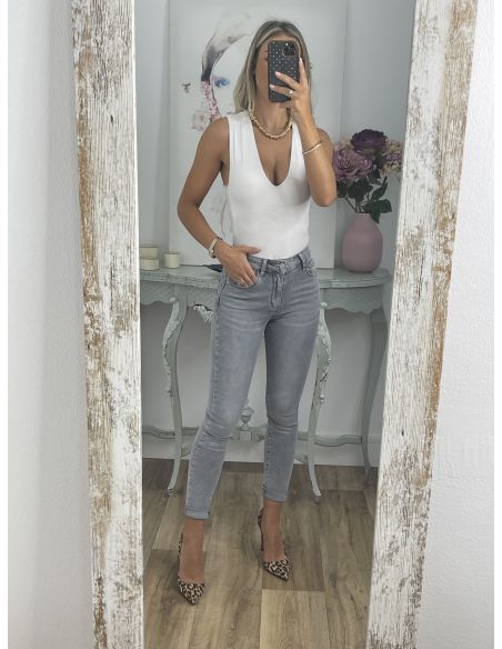 Jeans gris etiqueta roja