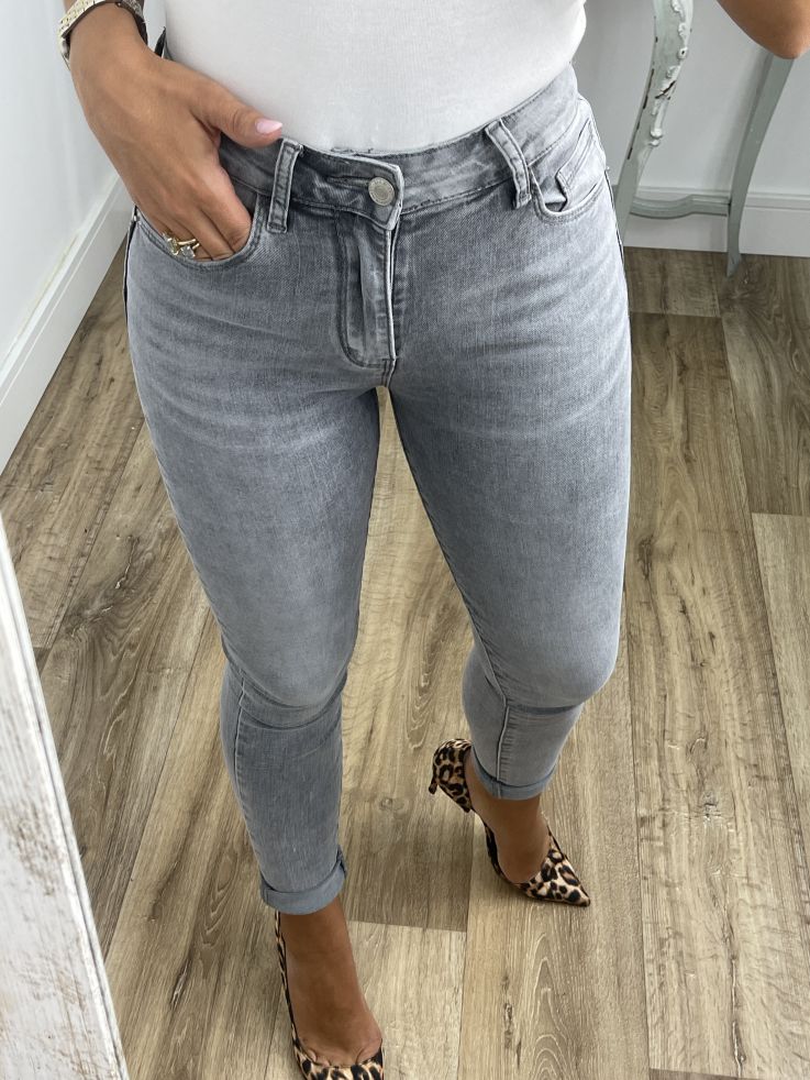 Jeans gris etiqueta roja