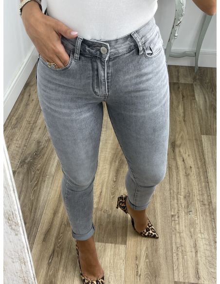 Jeans gris etiqueta roja