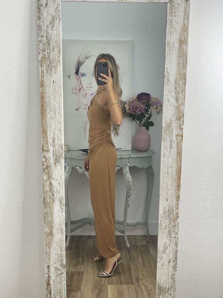 Vestido camel con detalle dorado