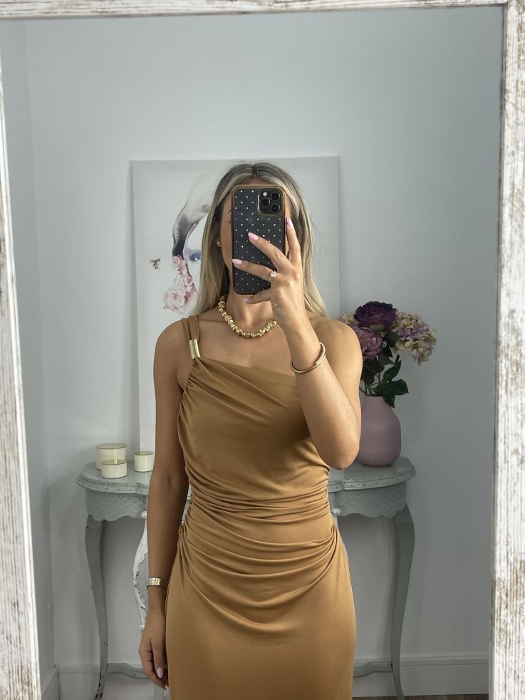Vestido camel con detalle dorado