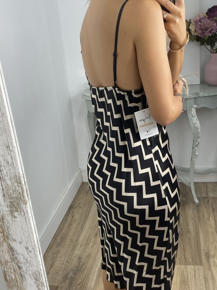 Vestido satinado zigzag