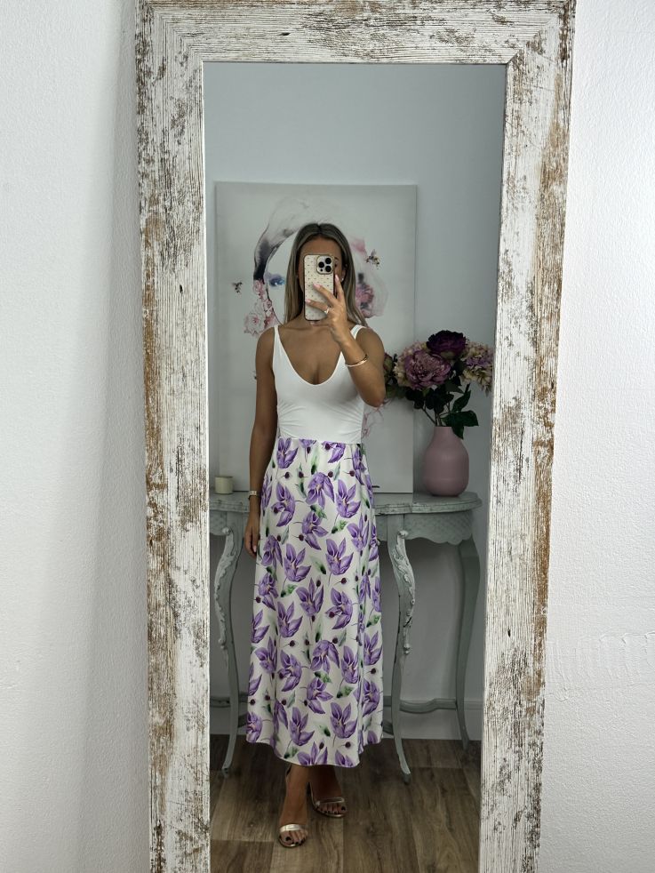 Falda de flores satinada malva