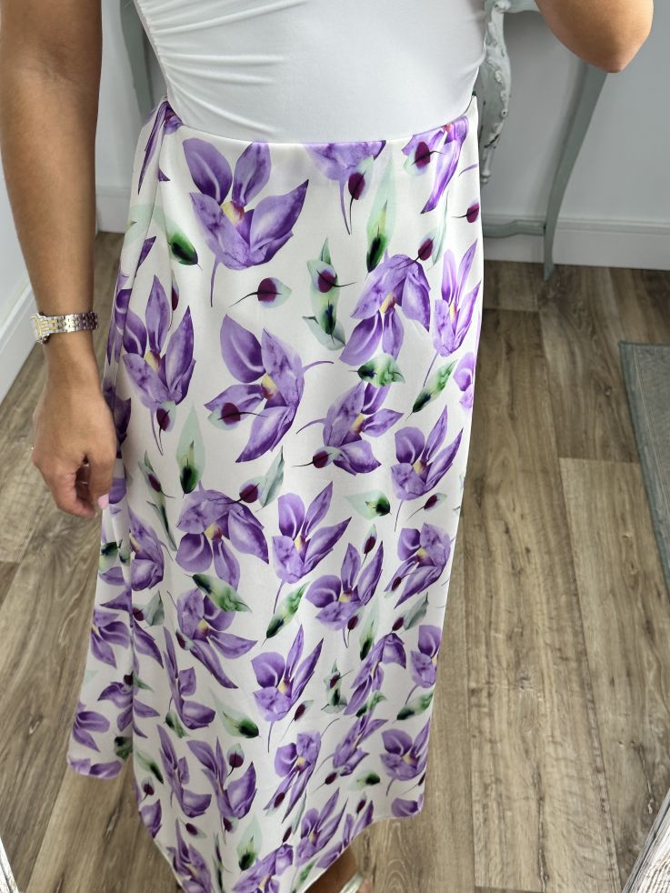 Falda de flores satinada malva