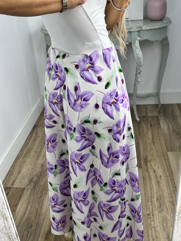 Falda de flores satinada malva