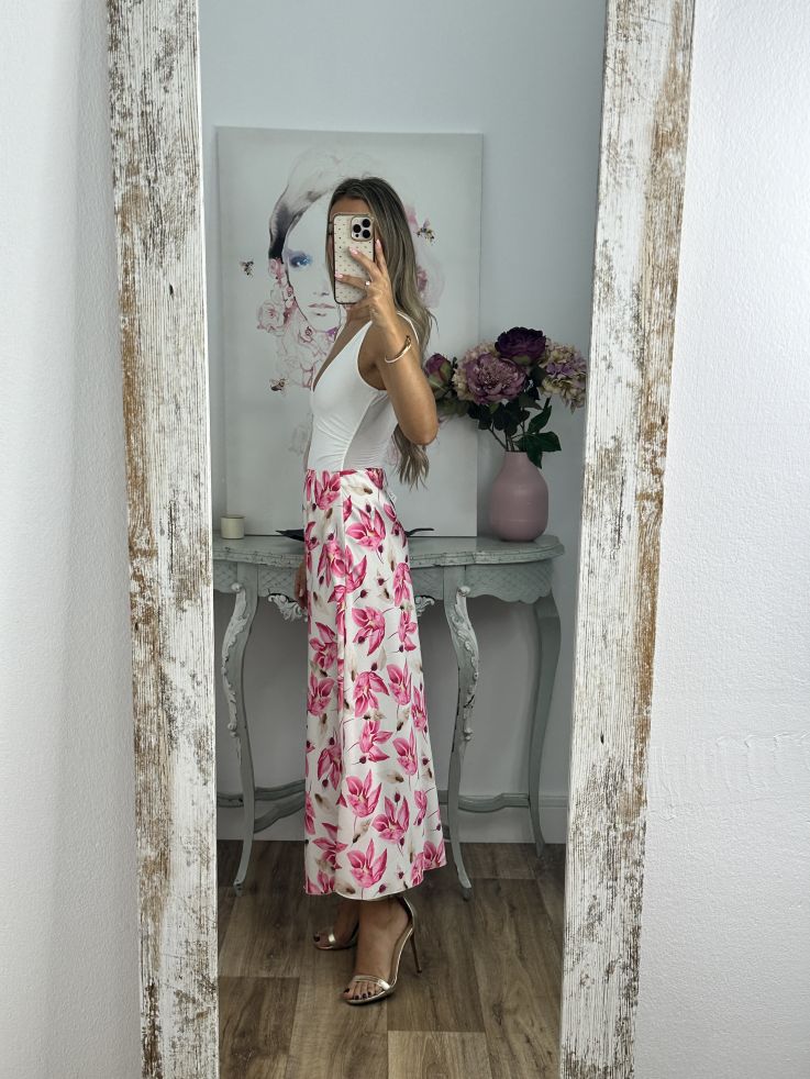 Falda de flores satinada rosa
