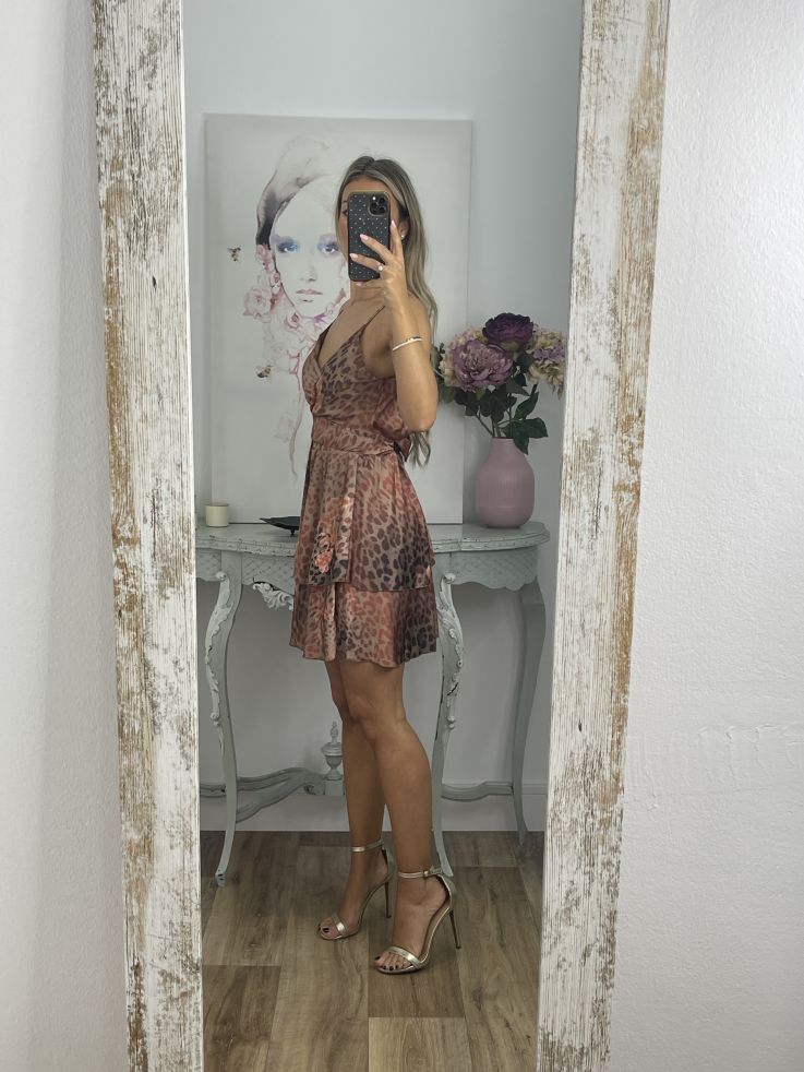 Vestido volantes leopardo empolvado