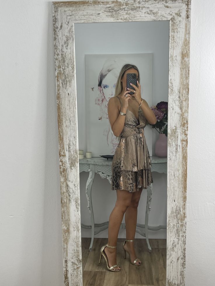 Vestido volantes leopardo grisáceo