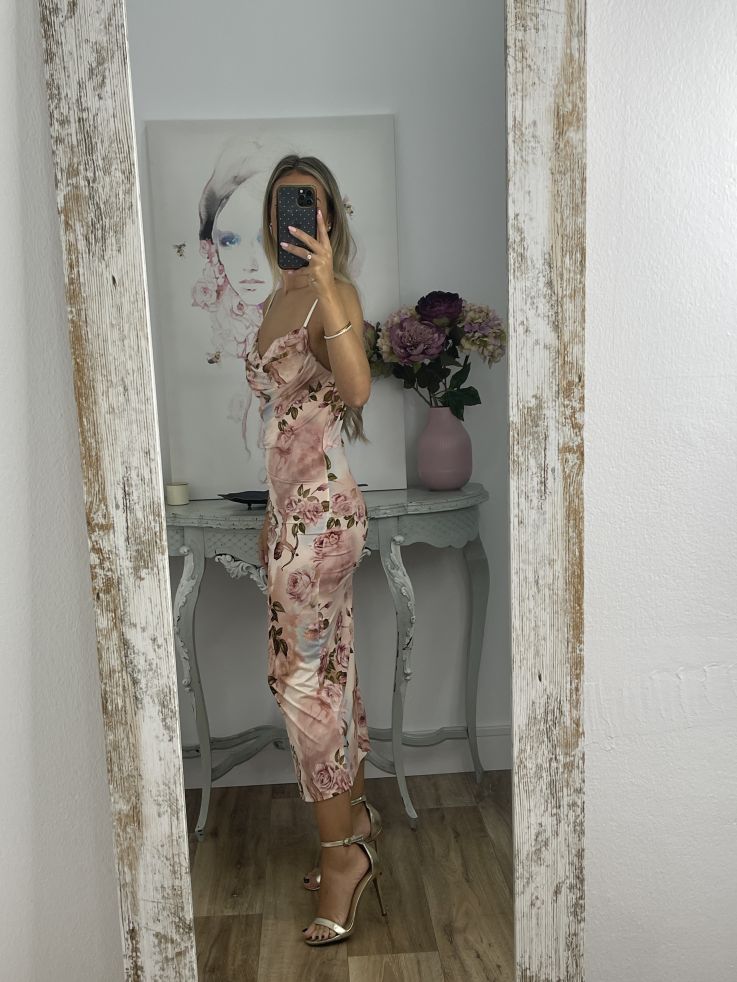Vestido Lucrecia de flores rosa