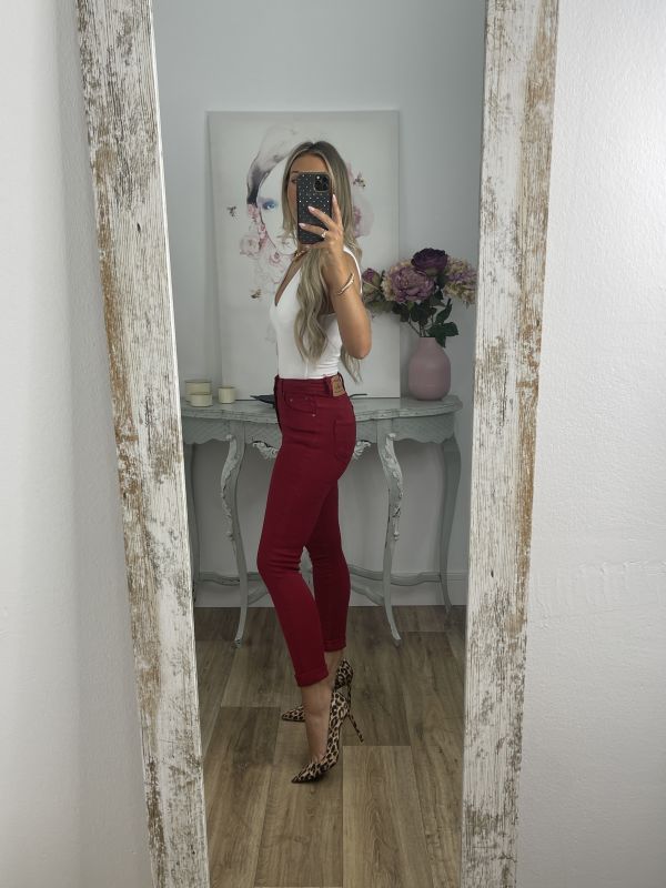 Jeans rojo etiqueta roja