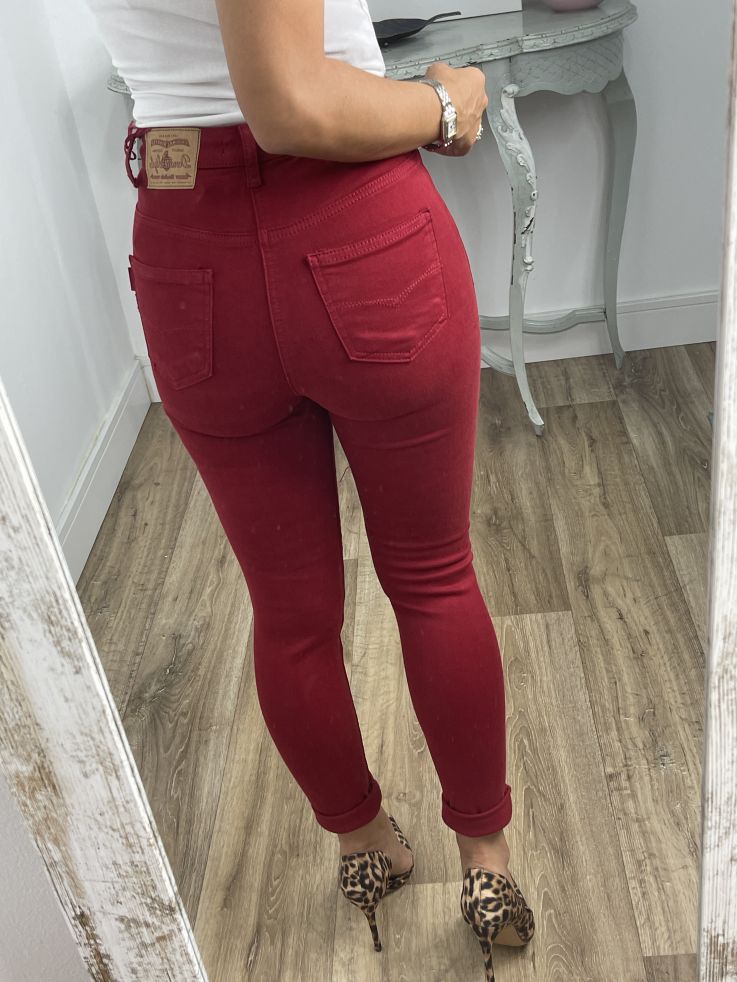 Jeans rojo etiqueta roja