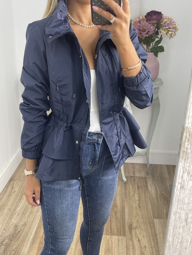 Cortavientos azul marino volantes