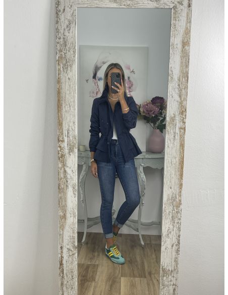 Cortavientos azul marino volantes