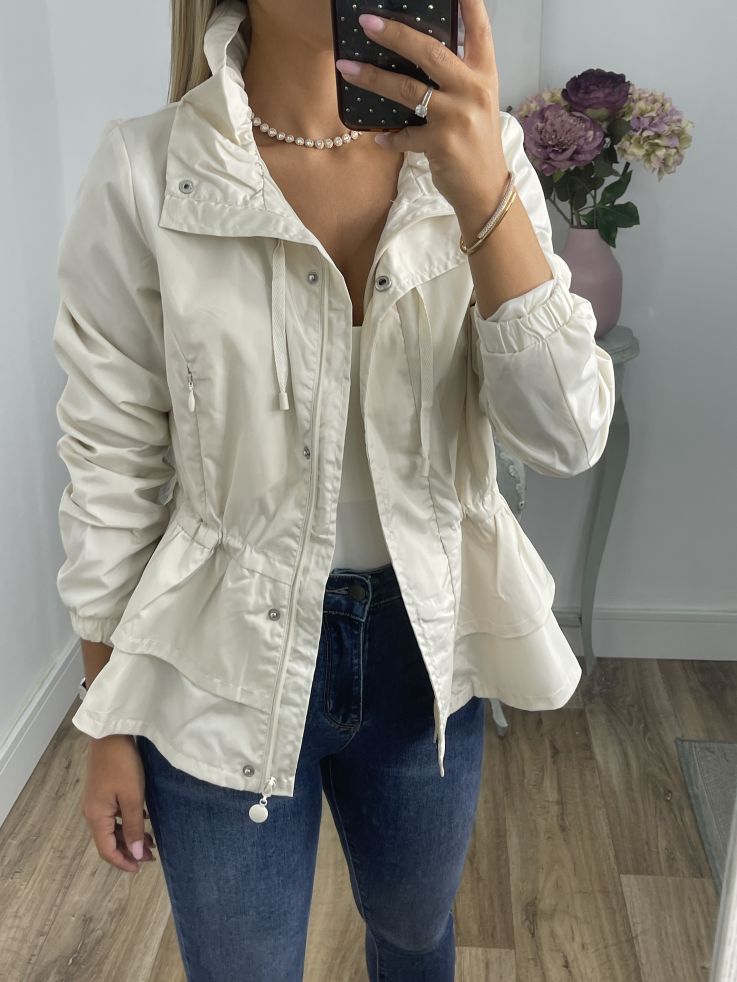 Cortavientos beige volantes