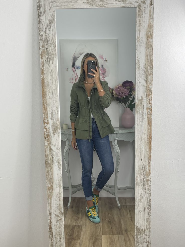 Cortavientos verde volantes