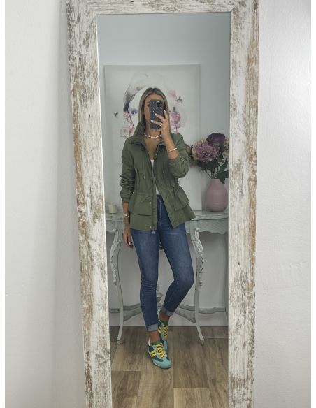 Cortavientos verde volantes