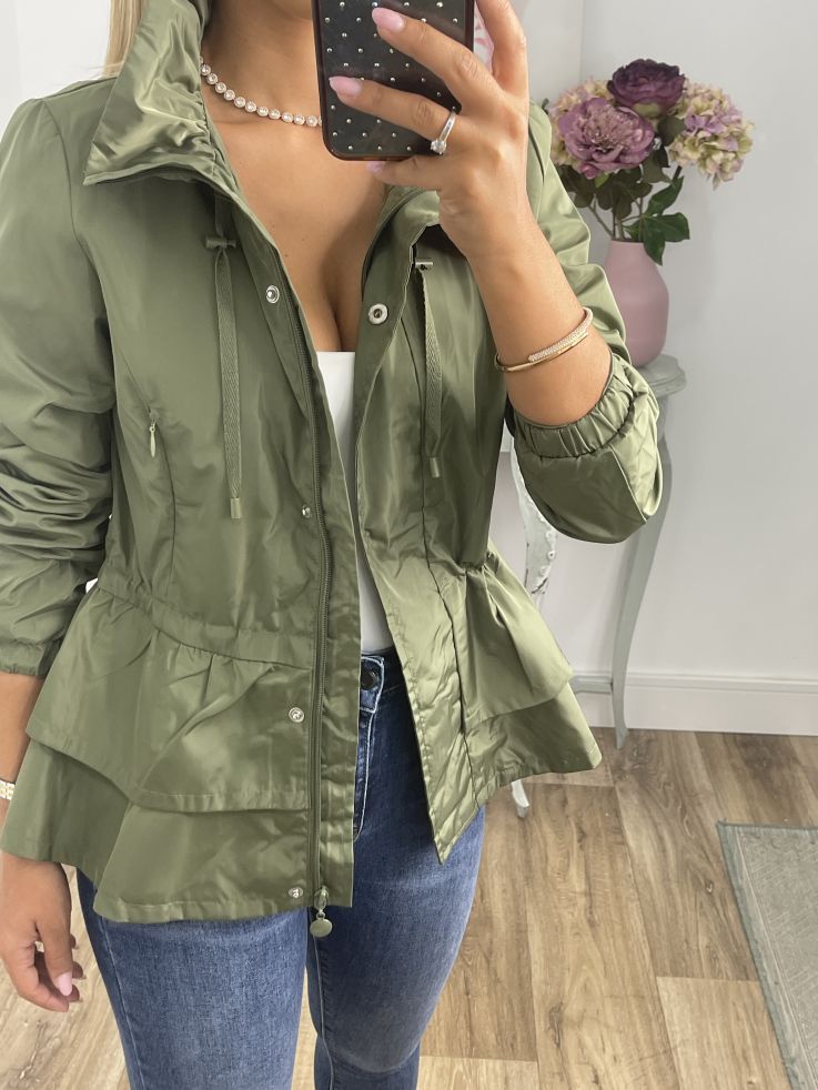 Cortavientos verde volantes