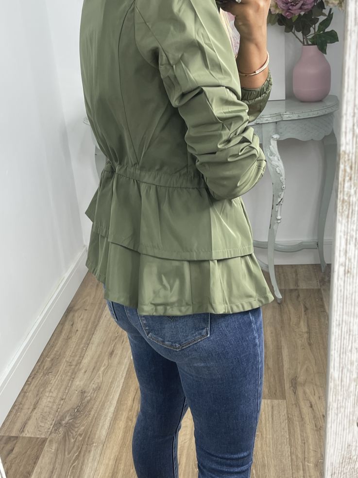 Cortavientos verde volantes