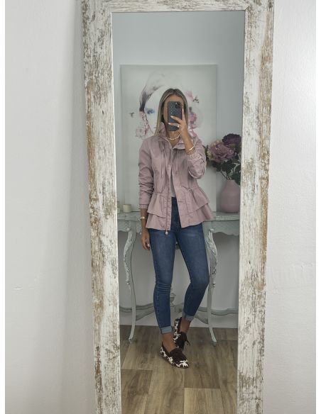 Cortavientos rosa volantes