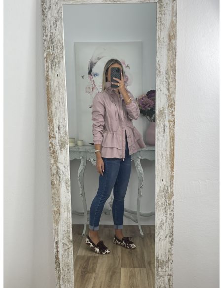 Cortavientos rosa volantes