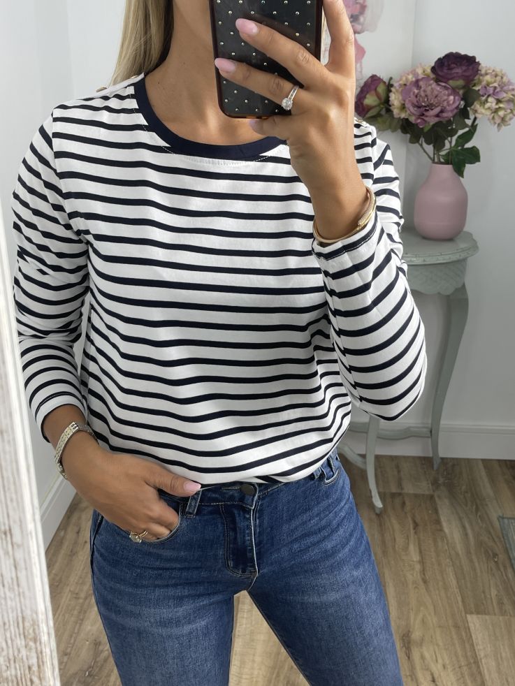 Camiseta de rayas blanca con botones