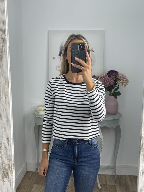 Camiseta de rayas blanca con botones