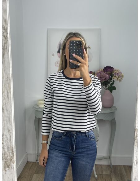 Camiseta de rayas blanca con botones