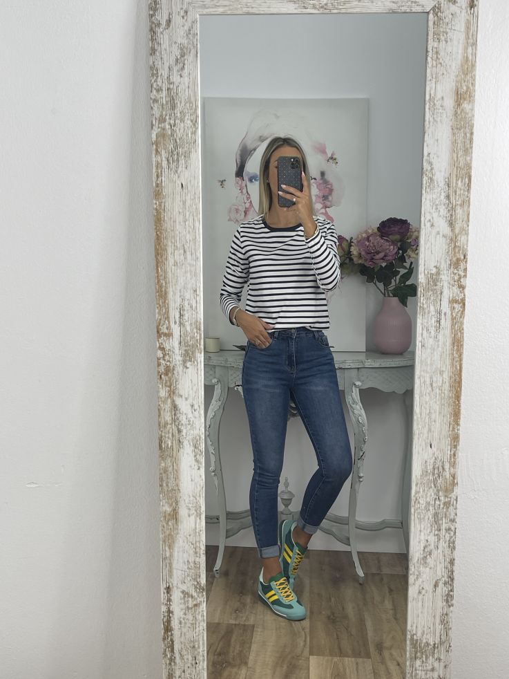 Camiseta de rayas blanca con botones