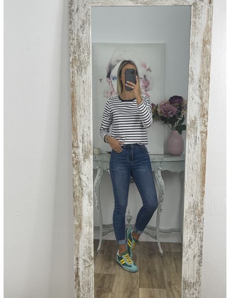 Camiseta de rayas blanca con botones