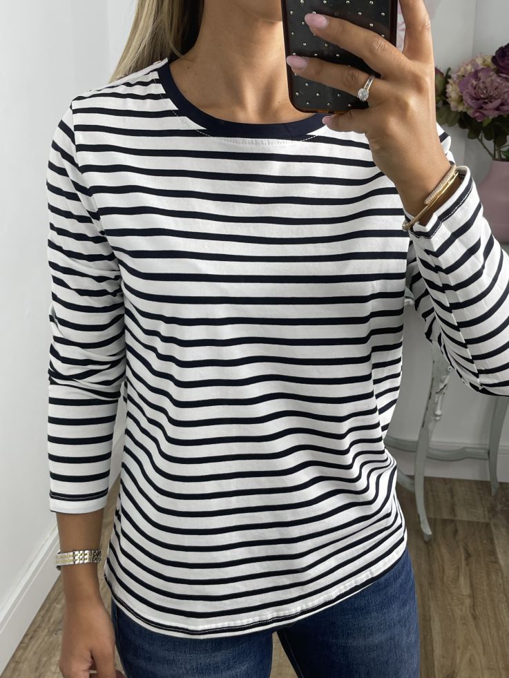 Camiseta de rayas blanca con botones