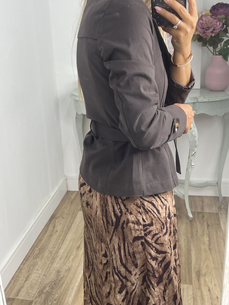 Gabardina corta montada chocolate