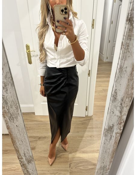 Falda polipiel negra con botones