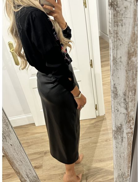 Falda polipiel negra con botones