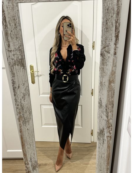 Falda polipiel negra con botones