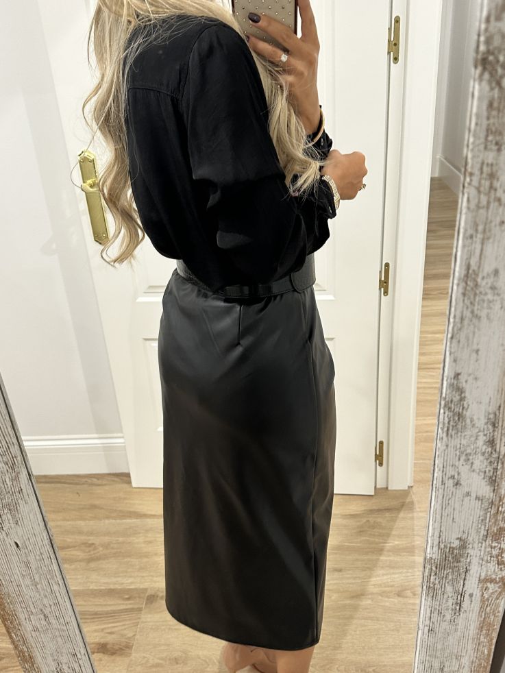 Falda polipiel negra con botones