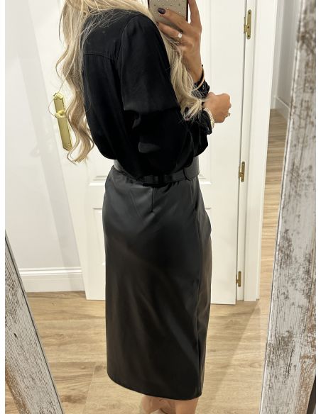 Falda polipiel negra con botones