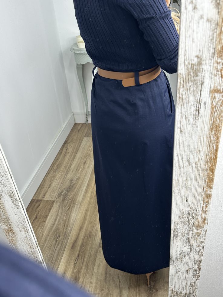 Falda Bianca azul marino con cinturón