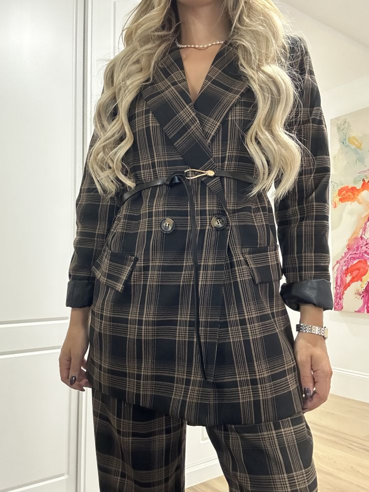 Traje de chaqueta negro línea camel