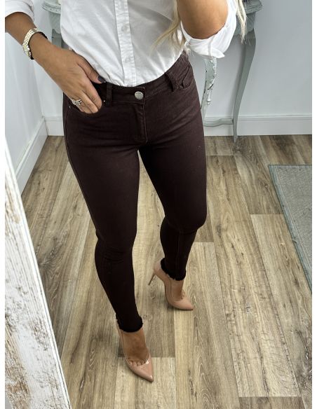Jeans pitillo choco P102