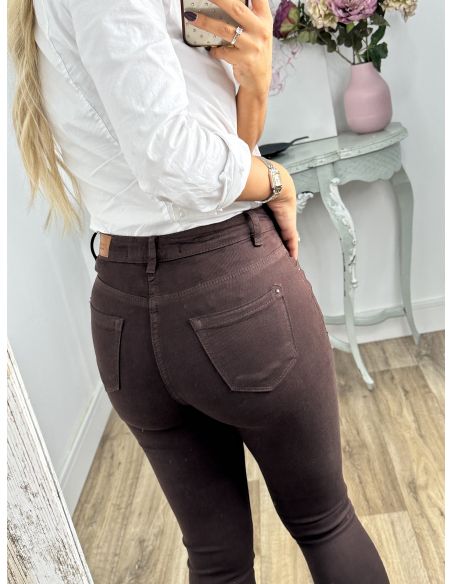 Jeans pitillo choco P102