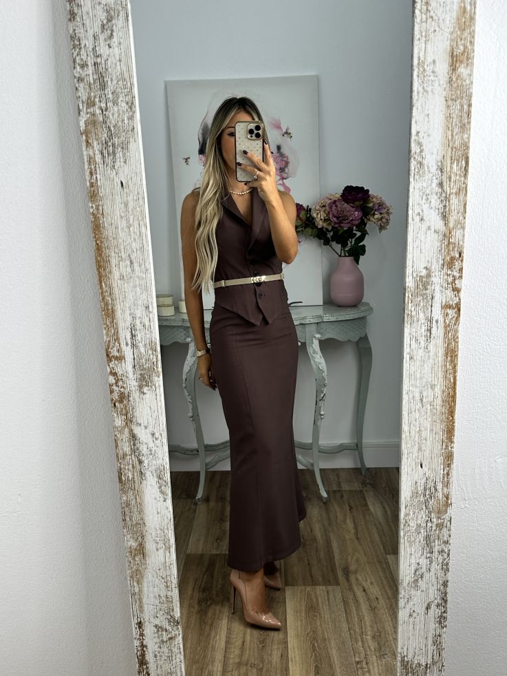 Conjunto Alejandra chocolate chaleco y falda