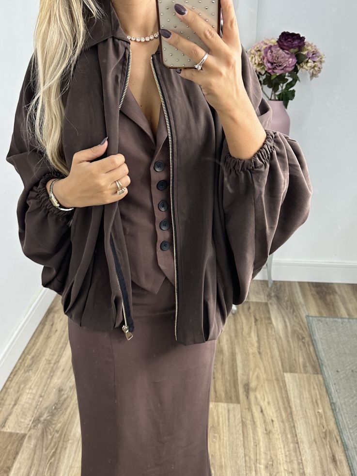 Conjunto Alejandra chocolate chaleco y falda