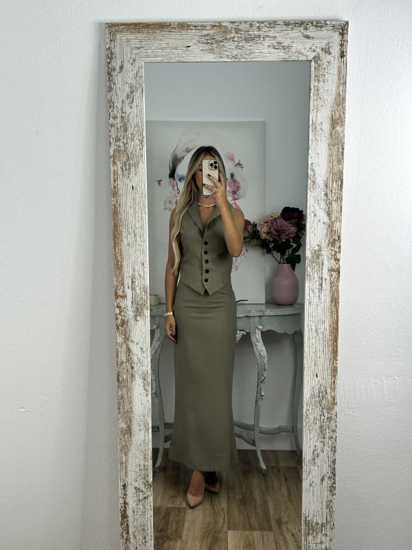 Conjunto Alejandra verde chaleco y falda