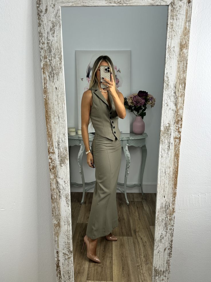 Conjunto Alejandra verde chaleco y falda